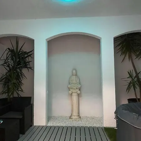 Loue 40 M2 Avec Son Patio Jacuzzi *