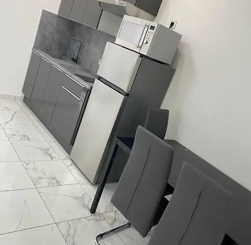 Appartement Loue 40 M2 Avec Son Patio Jacuzzi