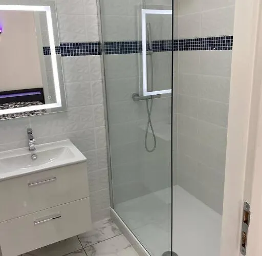 Loue 40 M2 Avec Son Patio Jacuzzi Appartement *