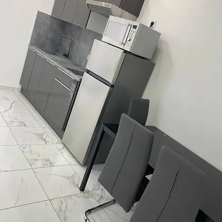 Apartment Loue 40 M2 Avec Son Patio Jacuzzi