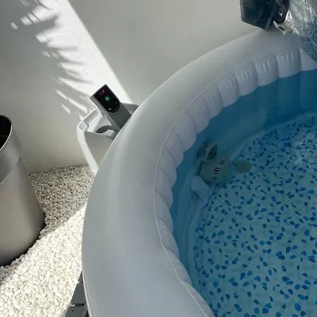 Loue 40 M2 Avec Son Patio Jacuzzi Appartement *