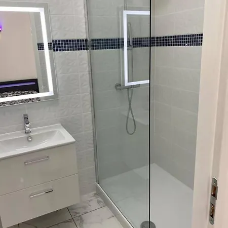 Loue 40 M2 Avec Son Patio Jacuzzi Apartment *